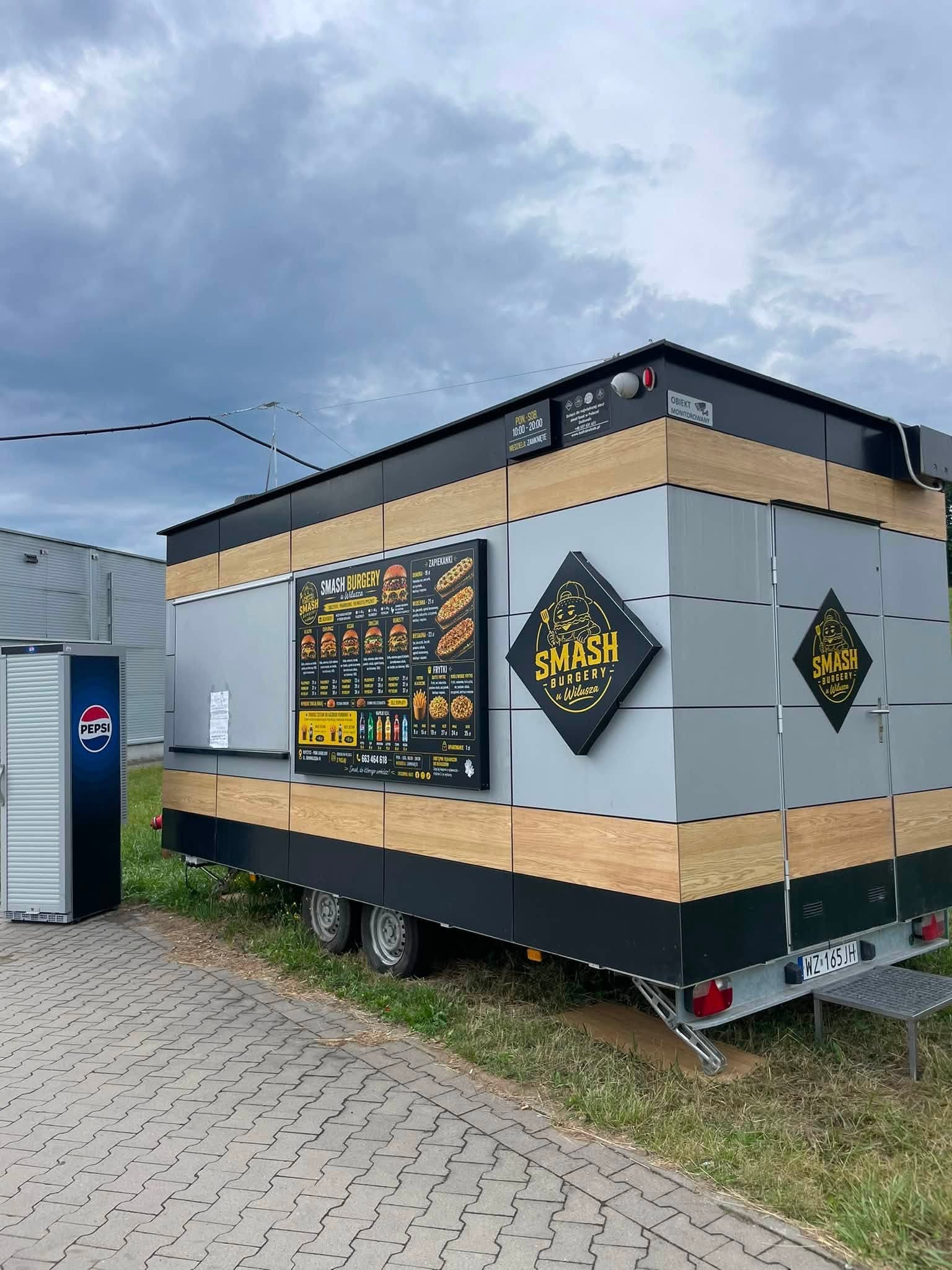 Przyczepa Smash Burgery u Wilusza w Ropczycach